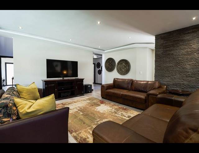 4 BEDROOM HOUSE FOR SALE IN COPPERLEAF ESTATE